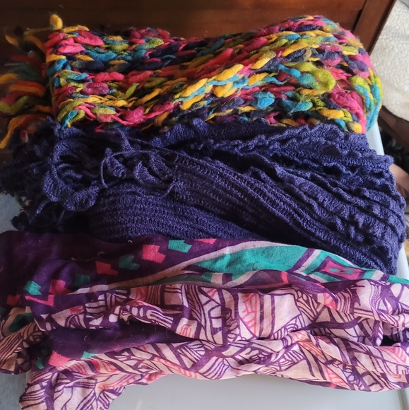 Bundle of scarves - Picture 2 of 4